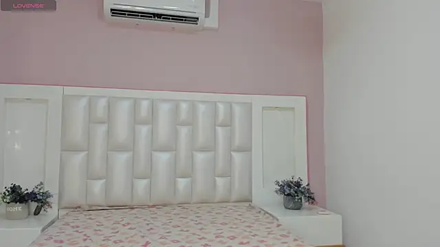 Liia Collins online show from 04-09-26, 05:40