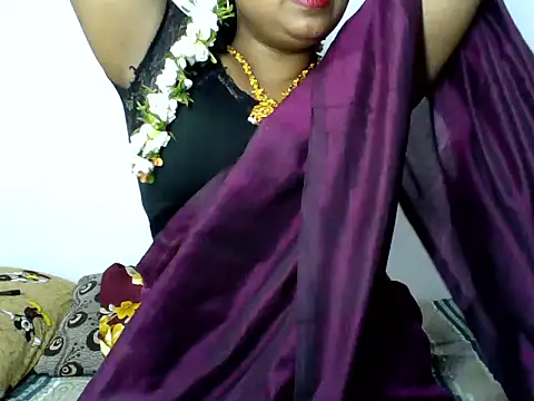 Snapshot of Angel_honeybear_143 chatting on 06-06-26, 04:33 Angel honeybear 143 online show from 06-06-26, 04:33