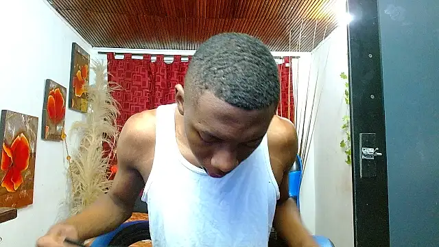 Snapshot of milo018 chatting on 03-05-26, 08:38 milo018 online show from 03-05-26, 08:38