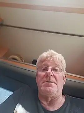 olivbisoumis online show from 05-18-26, 04:35