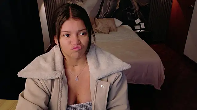 Snapshot of Alessia_Monroe_ chatting on 02-24-26, 01:42 Alessia Monroe online show from 02-24-26, 01:42