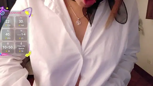 Snapshot of Alessia_Monroe_ chatting on 03-03-26, 01:28 Alessia Monroe online show from 03-03-26, 01:28