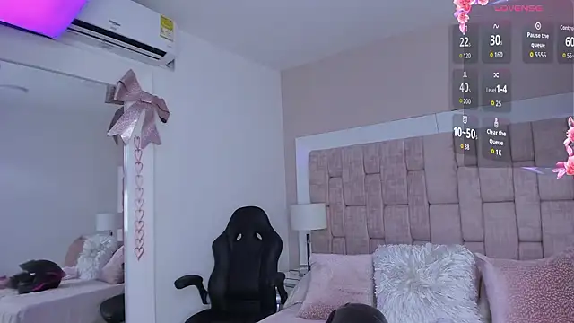 Snapshot of AnniJones chatting on 03-08-26, 03:05 AnniJones online show from 03-08-26, 03:05