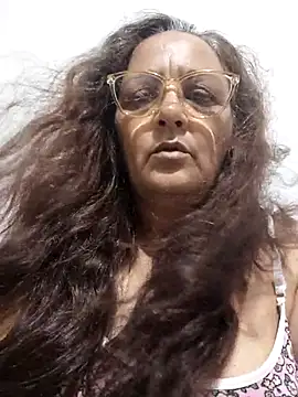 Snapshot of Noemipopi chatting on 02-17-26, 11:11 Noemipopi online show from 02-17-26, 11:11