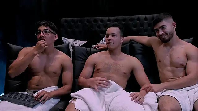 Snapshot of sexy_friendss chatting on 02-18-26, 12:50 sexy friendss online show from 02-18-26, 12:50