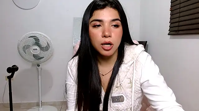 MiaDiamontLatin online show from 03-19-26, 05:55