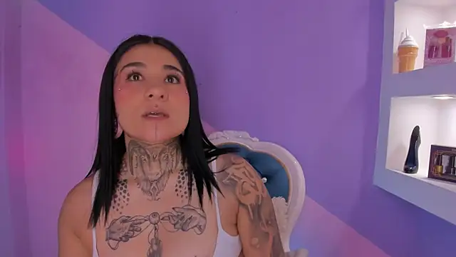 Snapshot of Adri_tatto_7 chatting on 07-21-26, 04:09 Adri tatto 7 online show from 07-21-26, 04:09