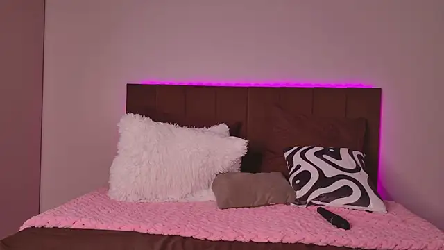 Snapshot of Born_to_Blow_ chatting on 03-03-26, 03:23 Born to Blow online show from 03-03-26, 03:23