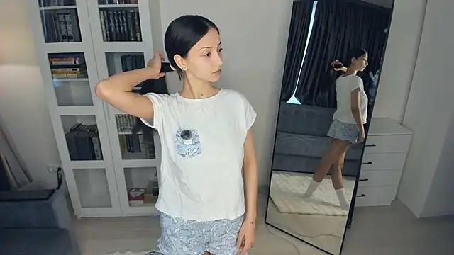 Snapshot of littleevilon chatting on 02-20-26, 08:16 littleevilon online show from 02-20-26, 08:16