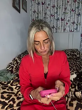 Snapshot of ScarlettGold_ chatting on 03-27-26, 01:33 ScarlettGold online show from 03-27-26, 01:33
