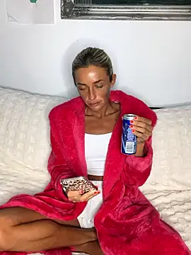 Snapshot of ScarlettGold_ chatting on 05-15-26, 04:08 ScarlettGold online show from 05-15-26, 04:08