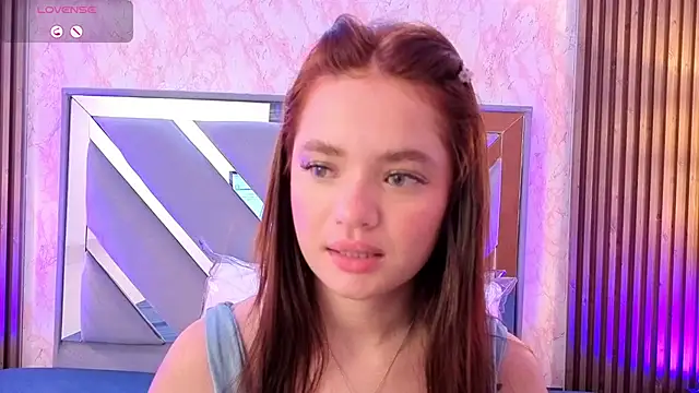 LittleeSara18 online show from 06-12-26, 11:20