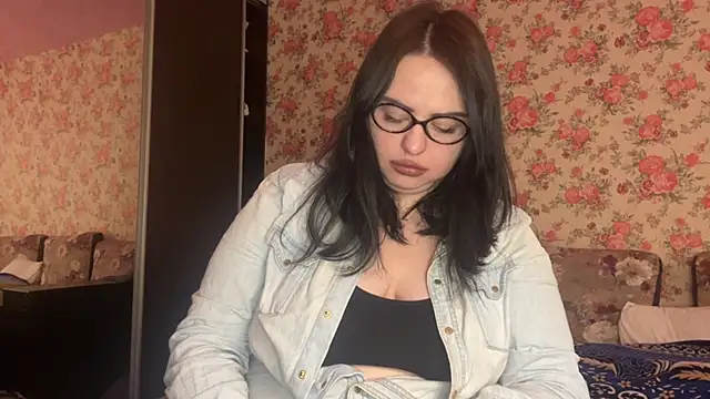 Snapshot of CherylEdwards chatting on 03-28-26, 10:59 CherylEdwards online show from 03-28-26, 10:59