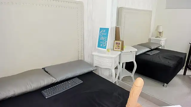 FernandaAvilax online show from 05-27-26, 01:57