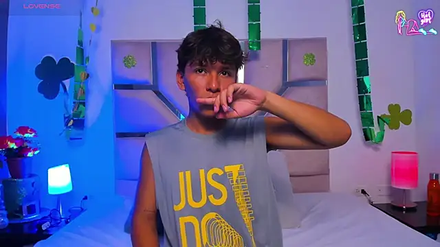 Snapshot of Angel_Lux chatting on 03-20-26, 07:08 Angel Lux online show from 03-20-26, 07:08