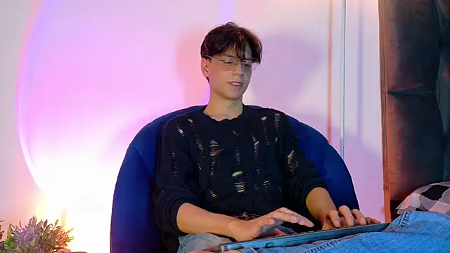 lui x dust online show from 04-28-26, 03:22