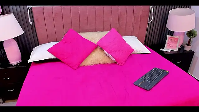 Snapshot of Emily__Stef chatting on 03-06-26, 07:21 Emily Stef online show from 03-06-26, 07:21