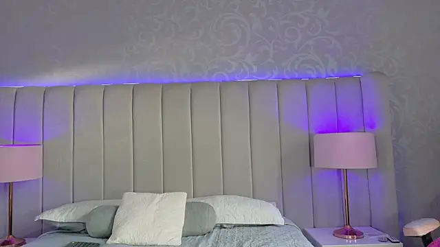 Snapshot of Emily__Stef chatting on 06-15-26, 11:45 Emily Stef online show from 06-15-26, 11:45