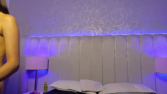 Snapshot of Emily__Stef chatting on 07-03-26, 12:00 Emily Stef online show from 07-03-26, 12:00