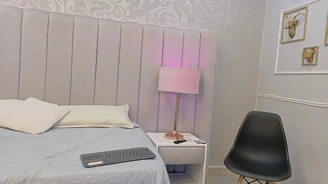 Snapshot of Emily__Stef chatting on 07-15-26, 11:48 Emily Stef online show from 07-15-26, 11:48