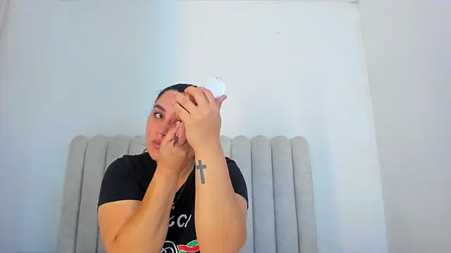 MiaFoox   online show from 04-22-26, 02:18