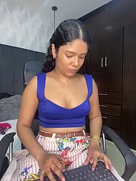 Snapshot of Miaafoxx__ chatting on 03-12-26, 07:31 Miaafoxx online show from 03-12-26, 07:31