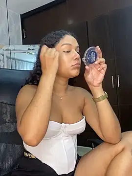 Snapshot of Miaafoxx__ chatting on 03-14-26, 07:41 Miaafoxx online show from 03-14-26, 07:41