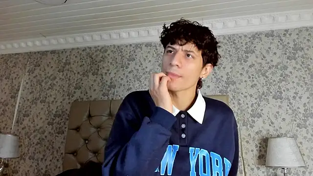 Snapshot of LeoFeniix chatting on 03-13-26, 04:30 LeoFeniix online show from 03-13-26, 04:30