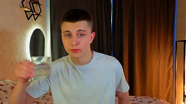 Snapshot of Keviin777 chatting on 03-02-26, 10:44 Keviin777 online show from 03-02-26, 10:44