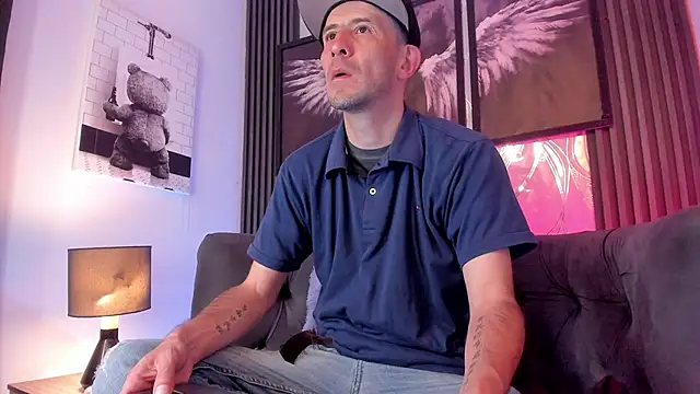 Milanwhite  online show from 03-10-26, 11:37