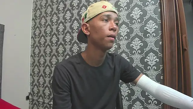 Snapshot of Little_Twink19x chatting on 03-04-26, 07:42 Little Twink19x online show from 03-04-26, 07:42