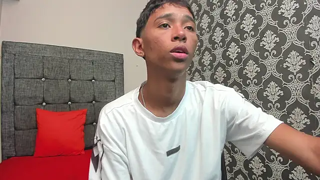 Snapshot of Little_Twink19x chatting on 03-05-26, 07:10 Little Twink19x online show from 03-05-26, 07:10