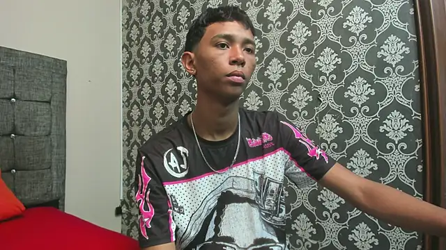 Snapshot of Little_Twink19x chatting on 03-08-26, 07:17 Little Twink19x online show from 03-08-26, 07:17