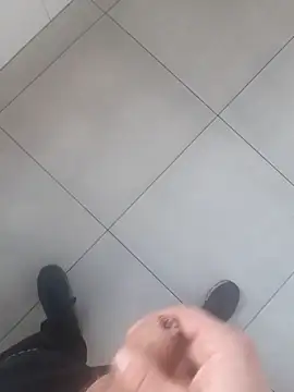 Snapshot of matibam92 chatting on 02-25-26, 01:43 matibam92 online show from 02-25-26, 01:43