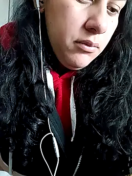 LunaDamasco online show from 04-25-26, 02:47