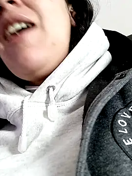 LunaDamasco online show from 04-28-26, 02:49