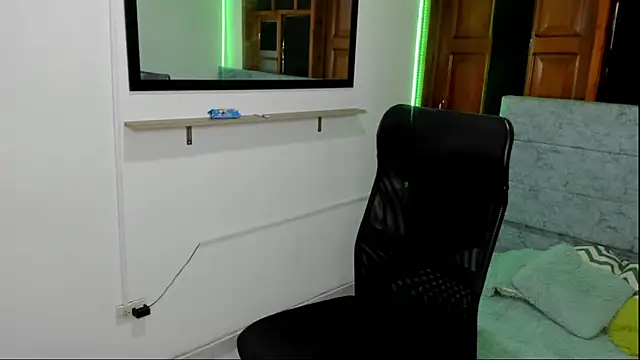 Snapshot of Aysha_winxs chatting on 03-07-26, 03:14 Aysha winxs online show from 03-07-26, 03:14