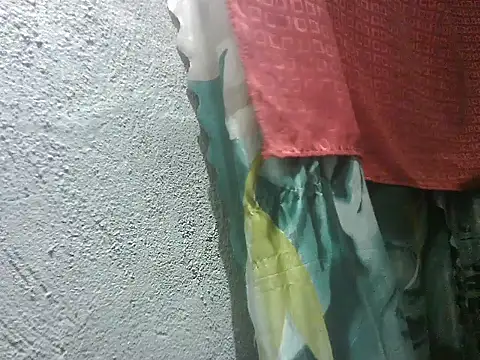 lovelypinay00 online show from 05-01-26, 12:21