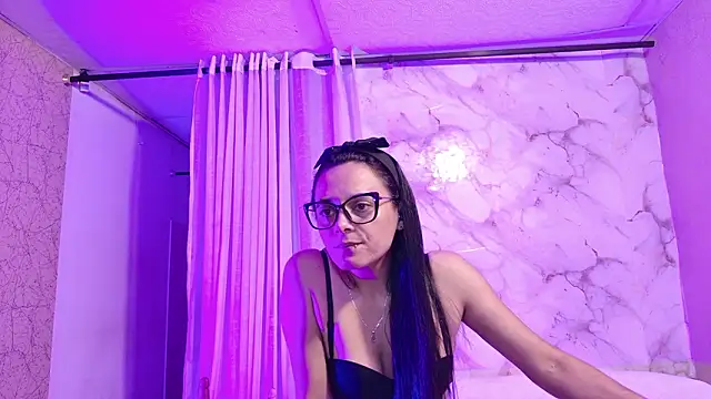 Snapshot of QueenSallyDesire chatting on 03-09-26, 01:42 QueenSallyDesire online show from 03-09-26, 01:42