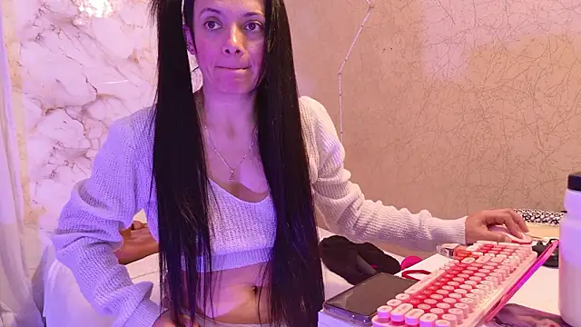 Snapshot of QueenSallyDesire chatting on 03-12-26, 04:07 QueenSallyDesire online show from 03-12-26, 04:07