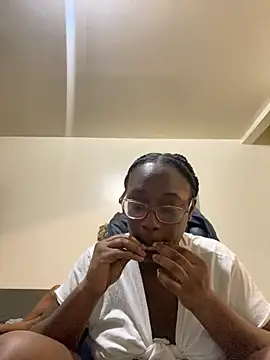 Snapshot of Sinfulwaterfalls chatting on 03-05-26, 08:21 Sinfulwaterfalls online show from 03-05-26, 08:21