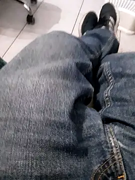 Snapshot of Florent1307 chatting on 03-31-26, 06:08 Florent1307 online show from 03-31-26, 06:08