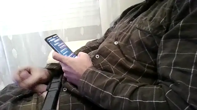 Snapshot of Florent1307 chatting on 06-05-26, 11:43 Florent1307 online show from 06-05-26, 11:43