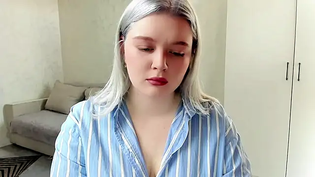 Snapshot of Ellilovv chatting on 03-16-26, 04:29 Ellilovv online show from 03-16-26, 04:29