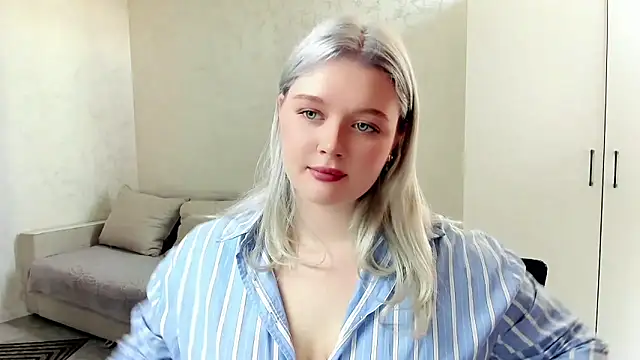 Snapshot of Ellilovv chatting on 03-16-26, 05:44 Ellilovv online show from 03-16-26, 05:44