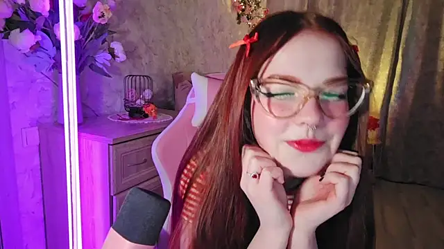 Snapshot of EllaHughess chatting on 03-08-26, 10:24 EllaHughess online show from 03-08-26, 10:24