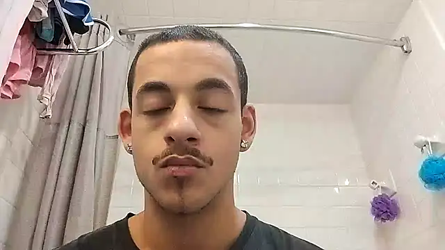 Snapshot of momo0208 chatting on 02-19-26, 04:36 momo0208 online show from 02-19-26, 04:36