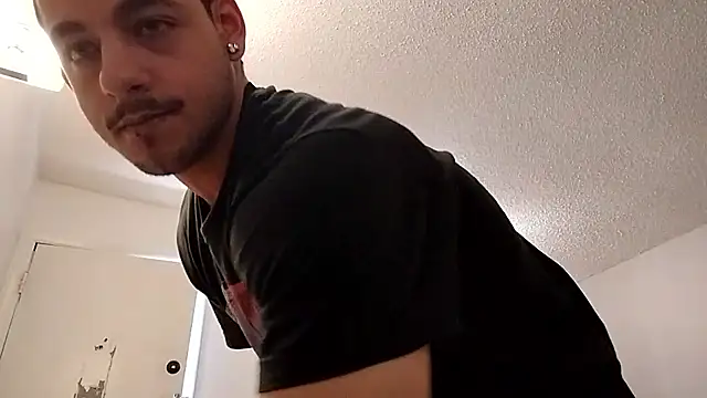 Snapshot of momo0208 chatting on 02-24-26, 03:21 momo0208 online show from 02-24-26, 03:21