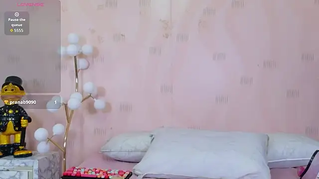 curvybuffgirllll online show from 07-10-26, 07:38