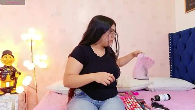 curvybuffgirllll online show from 07-15-26, 07:52